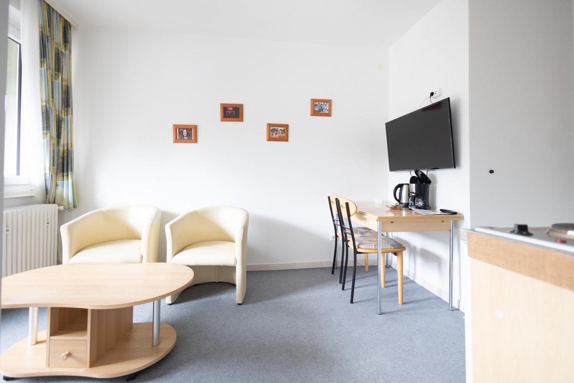 Apartmenthaus Am Waldrand- Kueche - Fruehstueck - Balkon ヴィルデマン エクステリア 写真