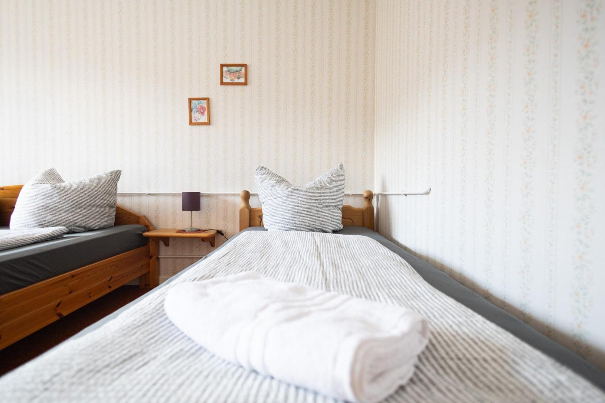 Apartmenthaus Am Waldrand- Kueche - Fruehstueck - Balkon ヴィルデマン エクステリア 写真