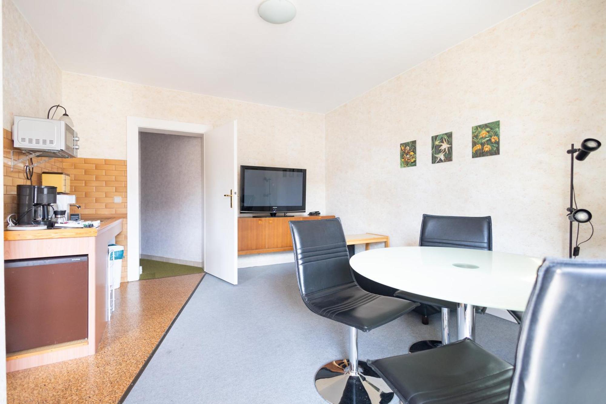 Apartmenthaus Am Waldrand- Kueche - Fruehstueck - Balkon ヴィルデマン エクステリア 写真