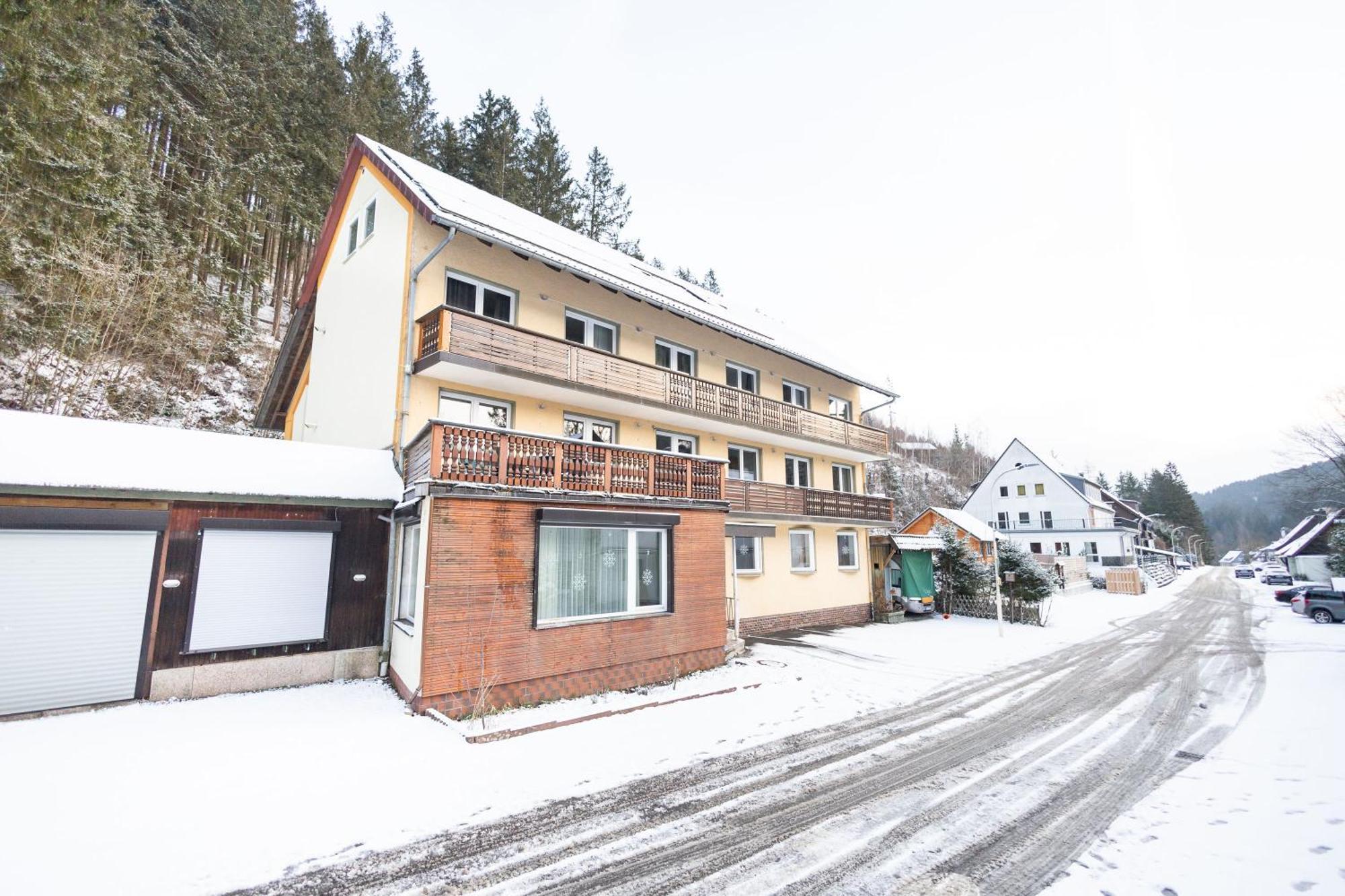 Apartmenthaus Am Waldrand- Kueche - Fruehstueck - Balkon ヴィルデマン エクステリア 写真